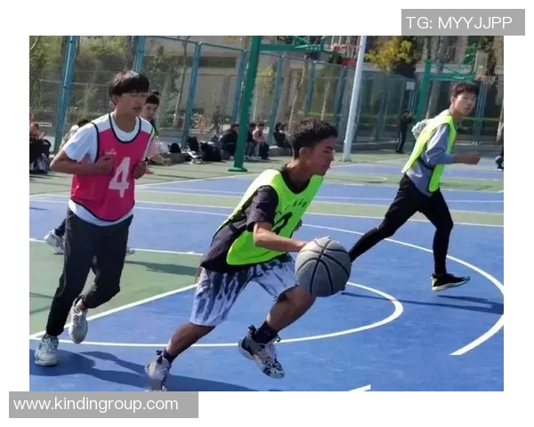 重庆篮球队的节奏揭秘：激情与技巧交织的赛场故事